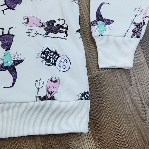 🔸️NWT Nightmare Before Christmas Lock, Stock, & Barrel Sweatshirt Small - Picture 5 of 9